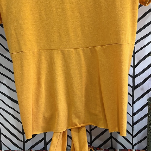 Glam Sunny Sunflower Yellow Tie Front Short Sleeve Top, Size Medium - Picture 8 of 12